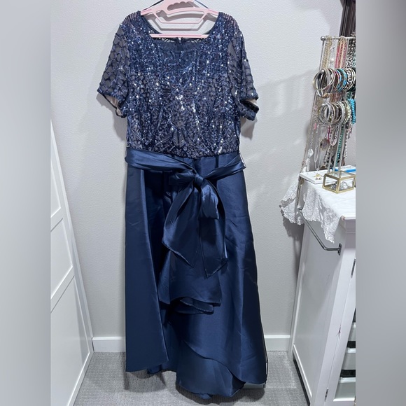 High low hem navy formal gown - Picture 2 of 3